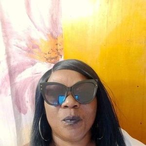 Meet your Posher, Rene